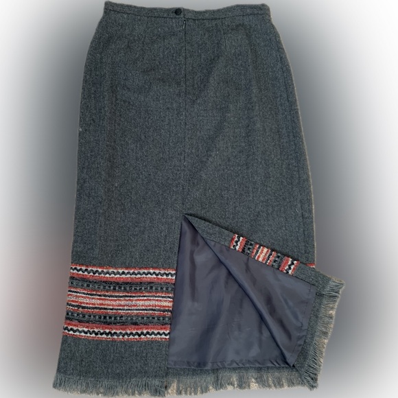 Embroidered wool skirt with fringe liner, size 12 from SAG HARBOR - Picture 3 of 6